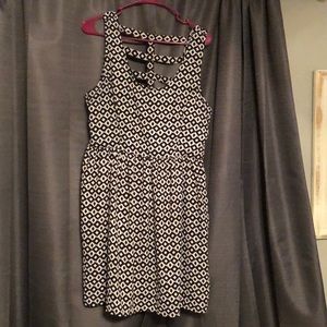 Beautiful black and white summer dress!